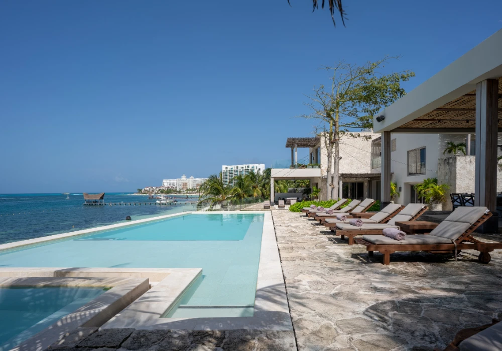 CasaZul Infinity Pool Cancun